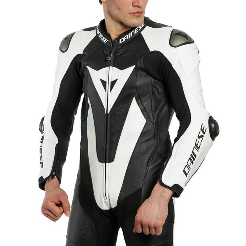 MONO DAINESE LAGUNA SECA 5 PROFESIONAL PERFORADO NGR/BLC TALLAS ESPECIALES | 1 Pieza de moto | %brands%