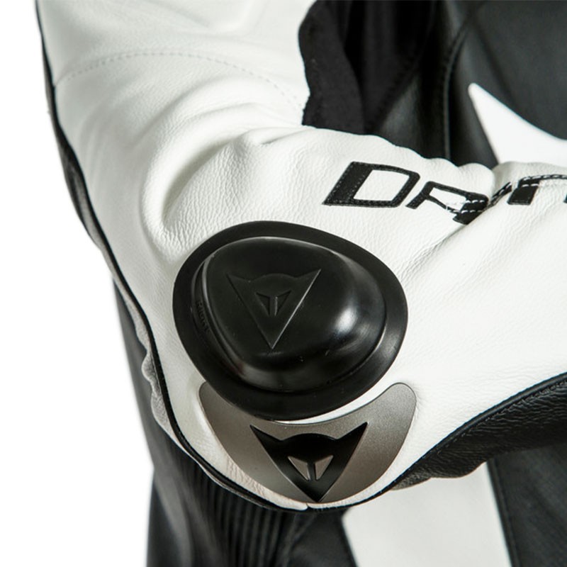 MONO DAINESE LAGUNA SECA 5 PROFESIONAL PERFORADO NGR/BLC TALLAS ESPECIALES | 1 Pieza de moto | %brands%