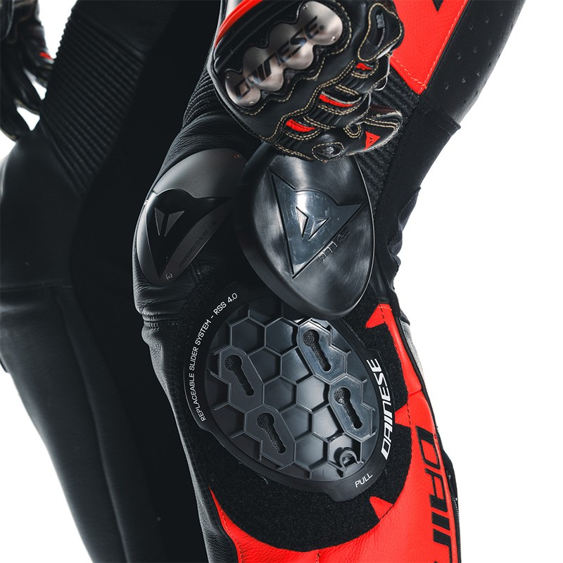 MONO DAINESE MISANO 3 D-AIR PERFORADO NEW BLACK/RED/FLUO RED | 1 Pieza de moto | %brands%