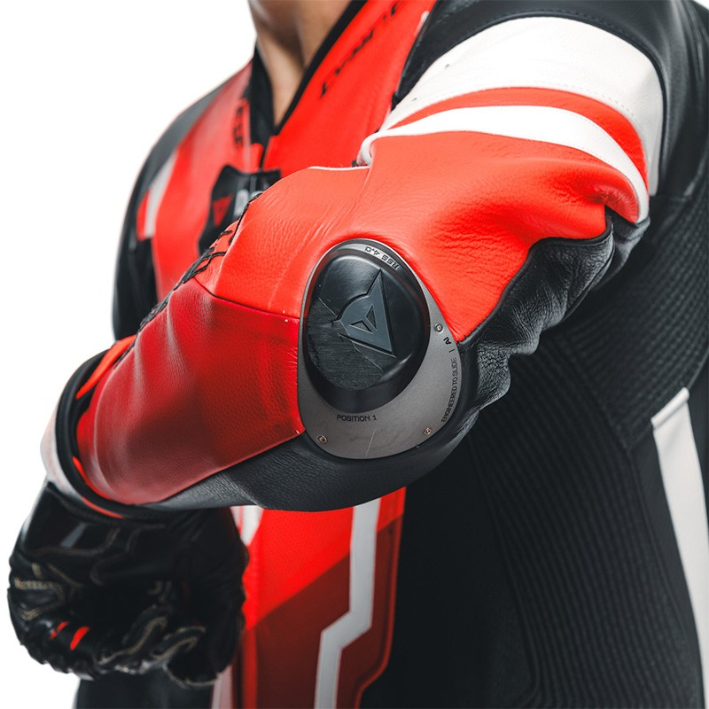 MONO DAINESE MISANO 3 D-AIR PERFORADO NEW BLACK/RED/FLUO RED | 1 Pieza de moto | %brands%