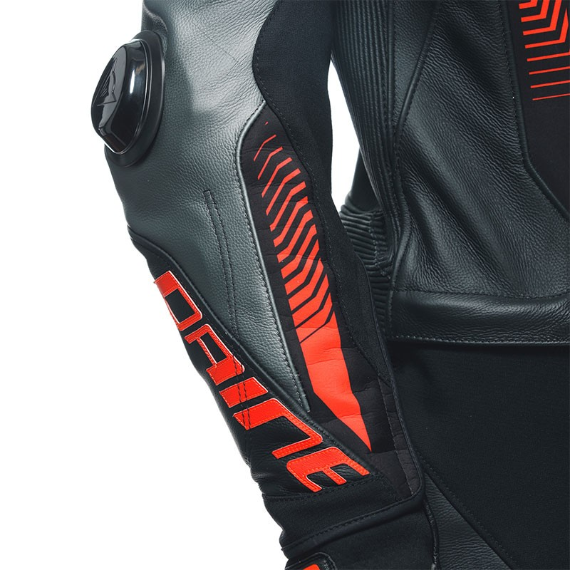 MONO DAINESE LAGUNA SECA 5 DIVISIBLE NEW BLACK/ANTHRACITE/RED FLUO | 2 Piezas de moto | %brands%