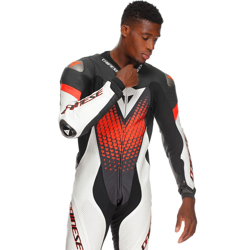 MONO DAINESE LAGUNA SECA 6 PROFESIONAL PERFORADO NEW BLACK/WHITE/RED-FLUO | 1 Pieza de moto | %brands%