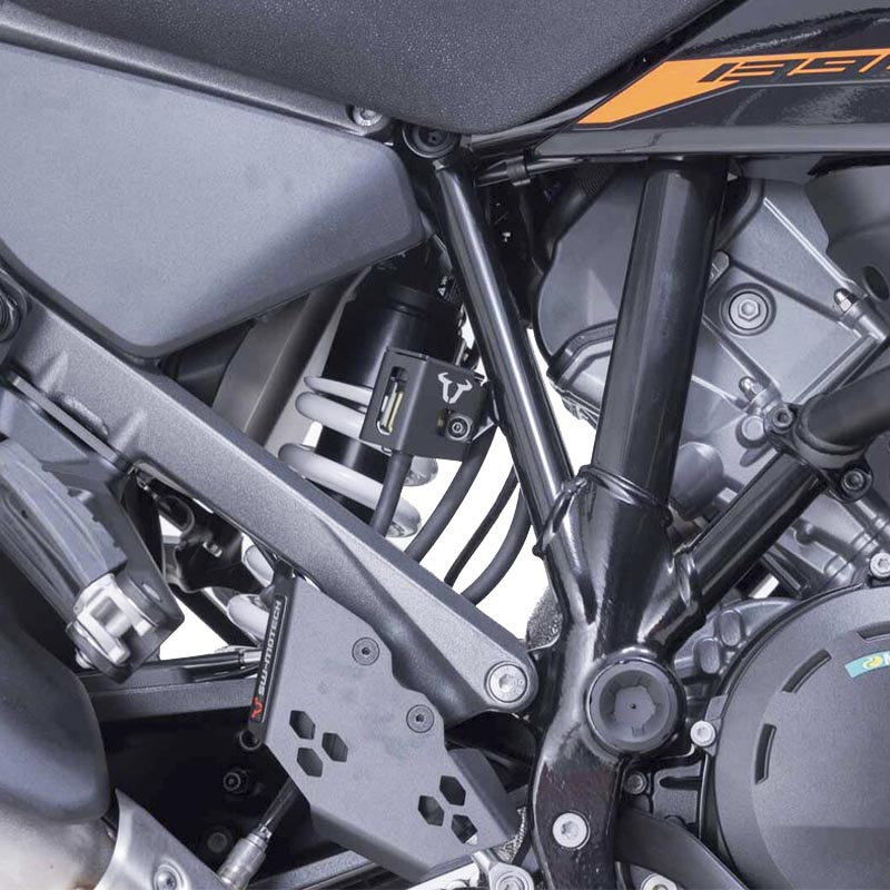 PROTECTOR DE DEPOSITO LIQUIDO DE FRENO SW MOTECH SCT.07.174.10900/B | Otros protectores de moto | %brands%