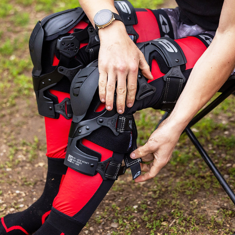 RODILLERAS EVS AXIS SPORT BLACK/GREY | Rodilleras y Coderas de moto | %brands%